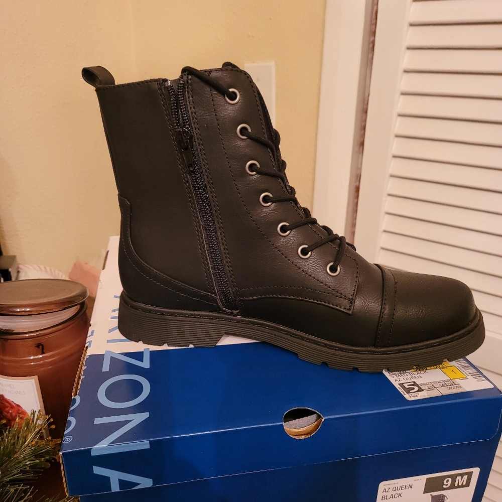 Combat boots